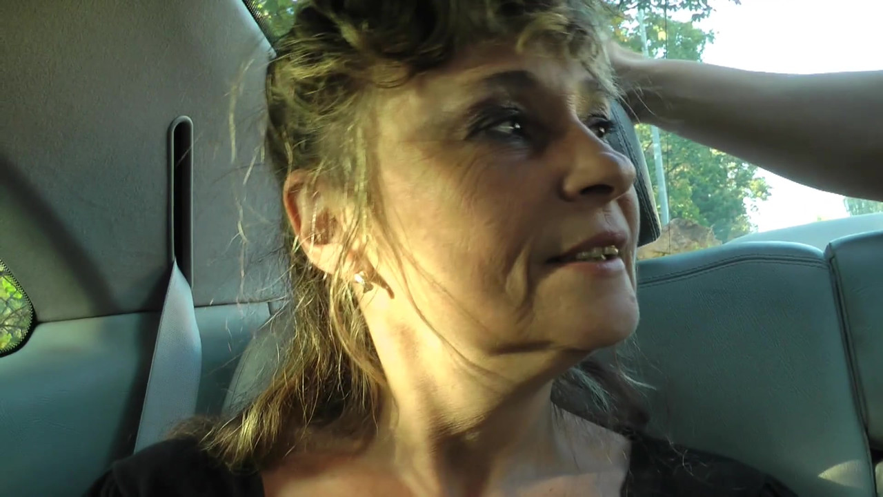 A mature French granny gets anal fucked and double penetrated by young black guys !