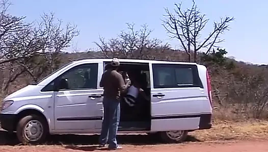 Seksi zenci Almanlar ateşli eylemde büyük paylaşıyor