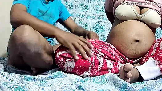 Hintli doktor ve hemşire köyde seks yapıyor