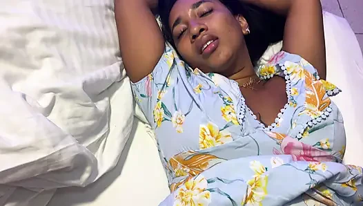 Üvey anne üvey oğlunun ereksiyonını azaltmasına yardımcı oluyor ve dölleniyor