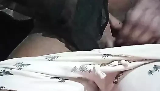 Tamil genç kız edepsizce konuşuyor