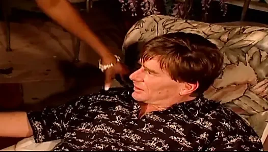 Siyah ve beyaz amcık yalıyor amcık parmaklıyor... ağzına boşalma