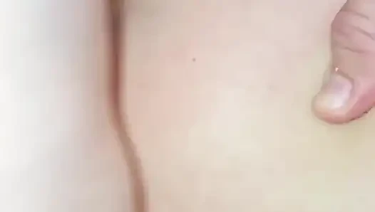 Fışkırtma, aşağılama ve mutfak dışkısına sokma - ateşli evli kadın/orta yaşlı seksi kadın mutfağında ve yemek masasında sert sikiliyor