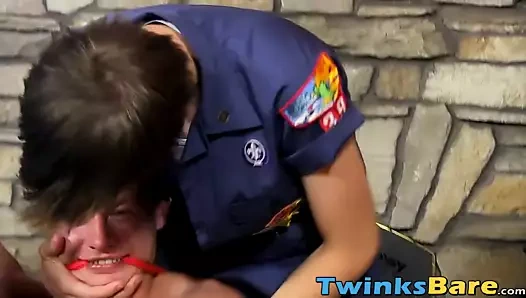 twink kaltak katılır içinde raw üçlü ve alır bağlı Yukarı