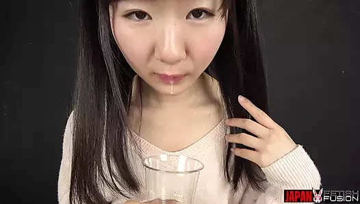 Ayu Kumano'nun uzun dili ve kalın tükürük fetişi keşfi