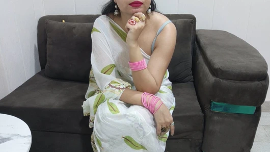 Ateşli xxx üvey anne evde baştan çıkaran edepsiz konuşmalı Hintçe sesli orgazm olana kadar sert sikiliyor