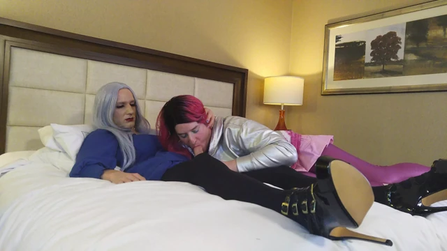 Trans kelsey masters femboy'un büyük yarağını emiyor