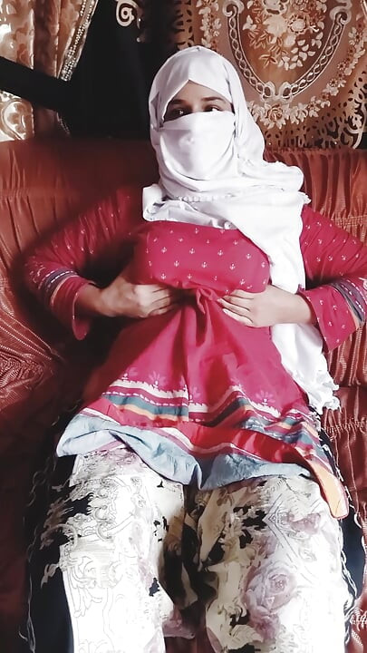 Hintli Pakistanlı Müslüman kız tesettürlü
