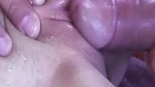 Olgun orta yaşlı seksi kadın buharlı havuzda sekste sert sikiliyor