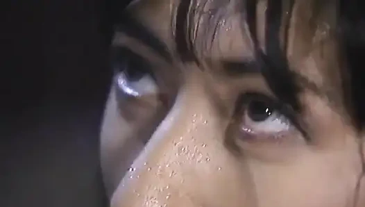 Hawaiili kızlar yoğun kazık sürücüsü vurduktan sonra döl damlıyor