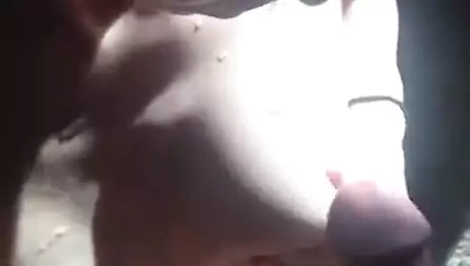 Sevimli amatör kız oral seks yapıyor