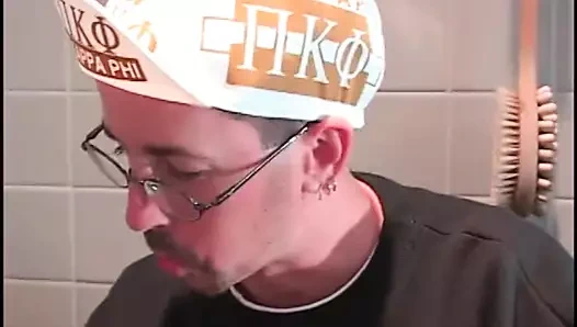 yatak odasında sarışın sürtük adamın horoz sürmek ve cum alır