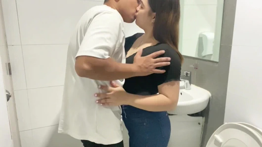 HOT FILIPINA TEEN(18+) FUCKED ON A FIRST DINNER DATE