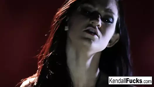 Kendall onu kedi ıslakken çok fazla eğleniyor