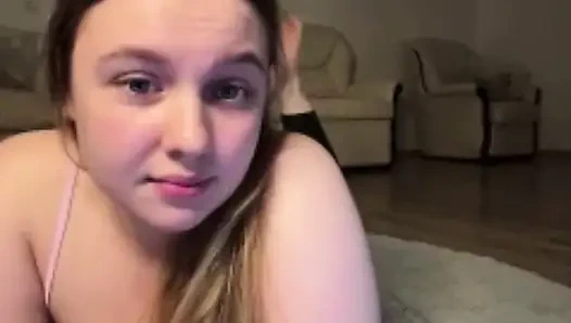 Jucielussie masturbating wet pussy in tight jeans