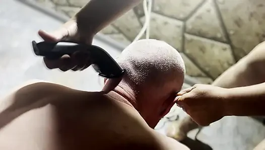 Mahkumları tıraş ediyor sahibe zeida sahibe roberta owk'tan