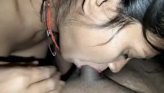 Hintli kadın benimle ağzına boşalıyor