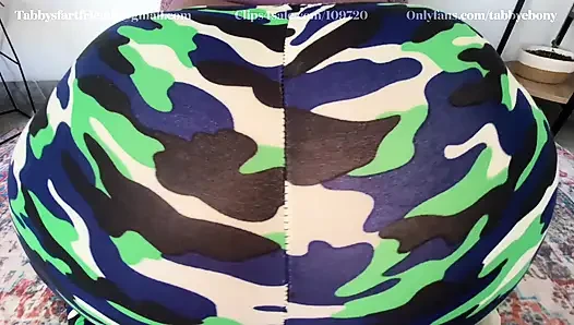 Taytlarım bugün şişman osuruk götüme kadar uzandı, gel kokla!