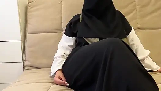 Tesettürlü Suriyeli üvey anne konuşarak sert 31 talimatı veriyor