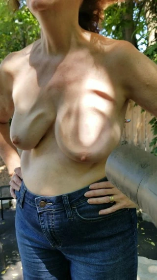 yeni üfleyici flört göğüsleri