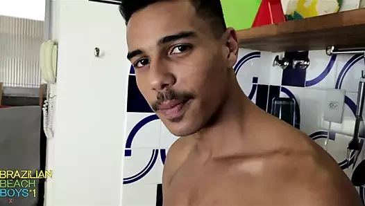 Brezilyalı plaj erkekleri sahnesi 5