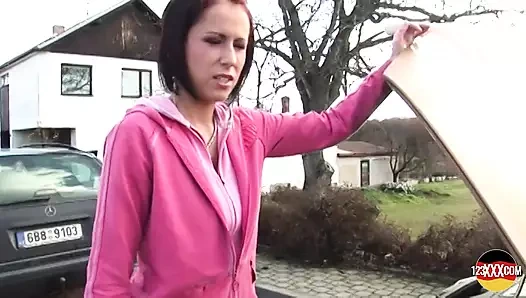 Egzotik hatun ıslak amcığını tamir ediyor