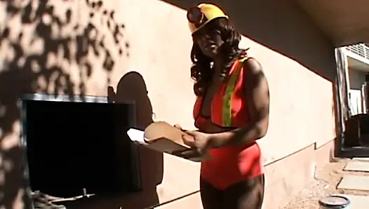 Sadece büyük emmesini istiyor!! Ve biri onun için yeterli değil!!