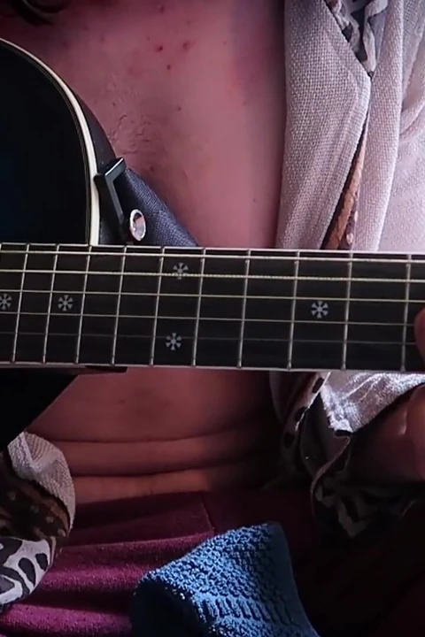 Gitar sıkıcı oldu, onun yerine amıyla oynayalım - kadınlar için porno