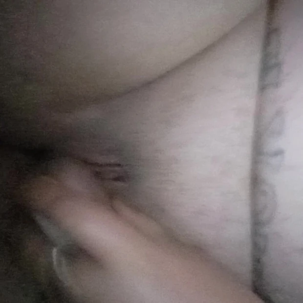 Я трогаю себя тайно от моей соседки по комнате