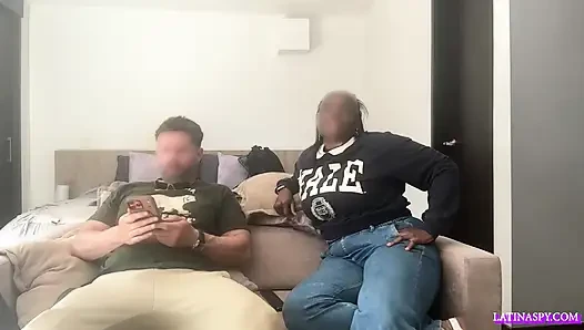 Büyük doğal memeli siyah hizmetçi TC'ye yardım etmeye geliyor bölüm 1