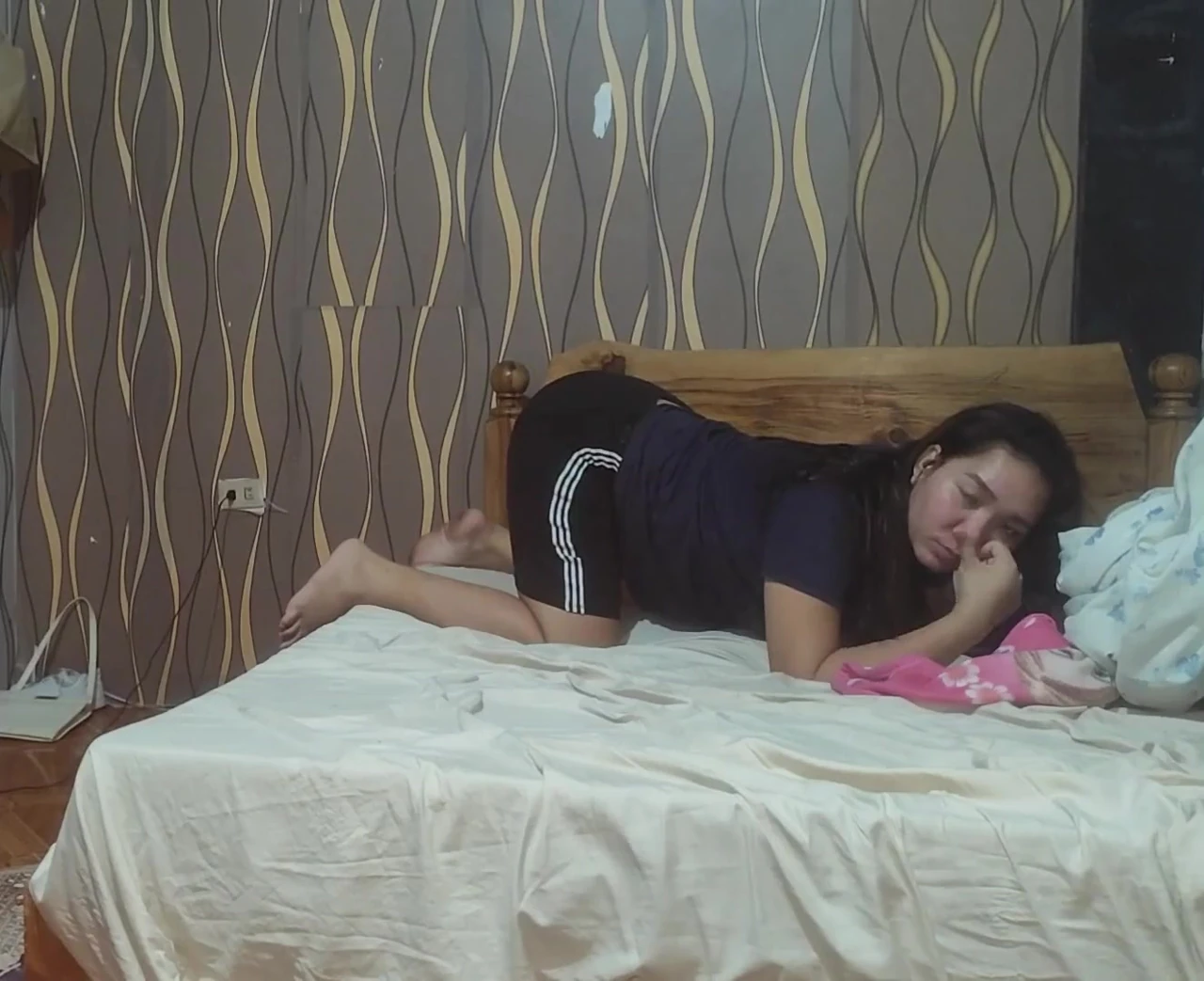 ASIAN MAID QUICK FUCK AFTER CLEANING THE HOUSE (SHE LOVES CHEATING)