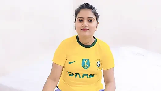 Üvey erkek kardeş bir futbol maçına bahis oynarken güzel üvey kız kardeşini sikiyor. (tam bangla ses)
