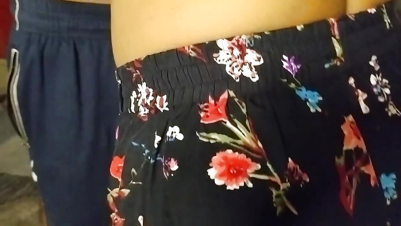 Üvey anne ve üvey oğlu ön sevişme videosu Hintçe ses minik amcık meme ucu ateşli göğüsler