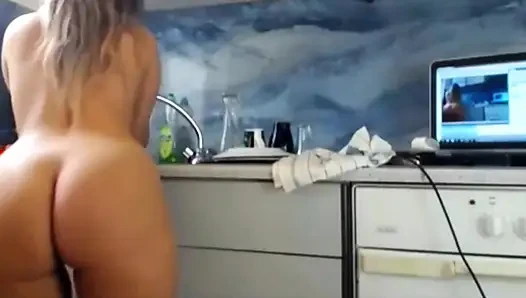 Kız sexydea canlı web kamerasında amını teşhir ediyor