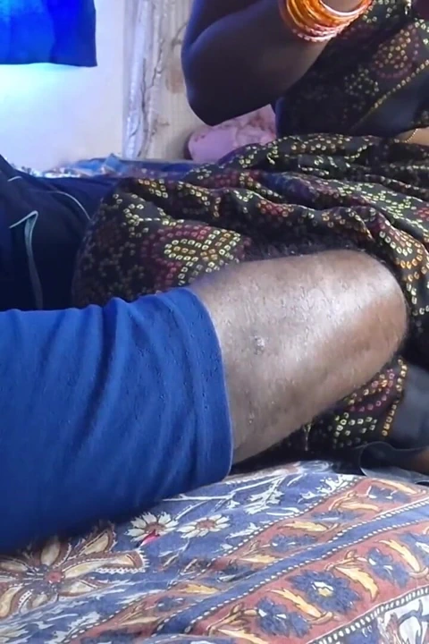 Hintli üvey oğul üvey annesi tarafından sikiliyor