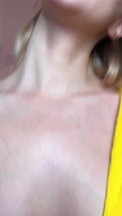 Seni azdırirken küçük göğüslerimi izle