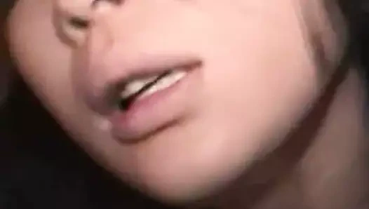 Asyalı tatlı kızın içine boşalıyor