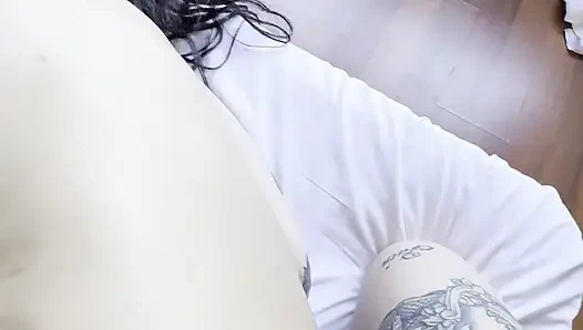 Holy Machiavelli ile iyi bir sakso çekiyor, götüne boşalma ile seks