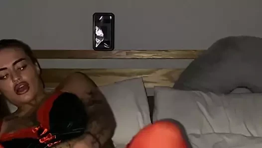 Azgın İskoç emo parmakları gömülü derin nefesli inliyor