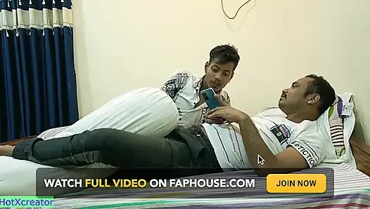 Aldatan kız arkadaş sikişmek için paylaşıldı! Hintli üçlü seks
