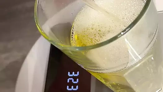 Bardakta büyük sidik