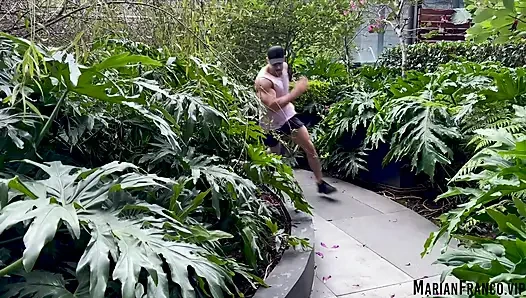 Cara gostoso da minha academia finalmente fez um movimento em mim