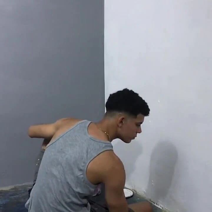 Genç ressam ereksiyonlu bir yarak alıyor