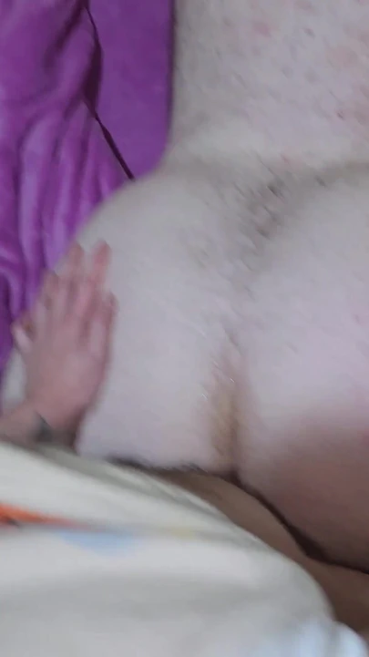 Şişman Bir Götü Başkasının Dölüyle Sikiyor