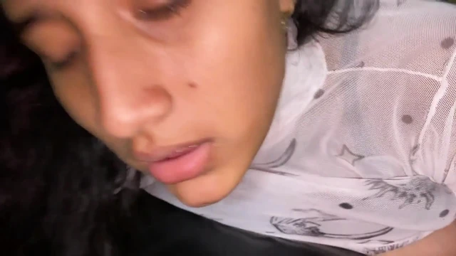 Я дою свою падчерицу ее большими сиськами