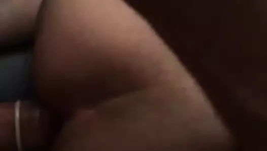 Grindr düz tesisatçı ile buluşuyor - ilk sikiş