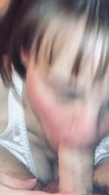 Эмоциональный момент из "Зрелая сосет яйца из минета, подборка"