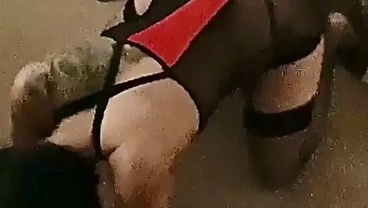 Sıcak sarışın milf yapay penis ile spitroasted