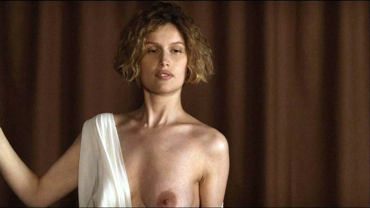 Laetitia casta çıplak göğüsler