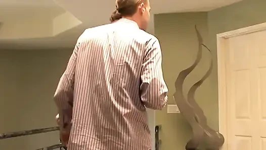 Irklararası ev kadınları sahnesi 3 seksi büyük götlü esmer Syren Demer kocası izlerken ırklararası seks yapıyor